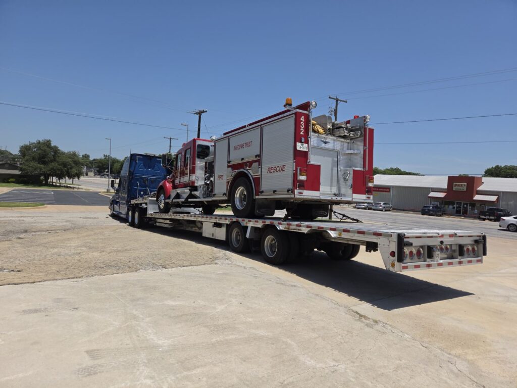 2004 KW Pierce Contender Fire Truck