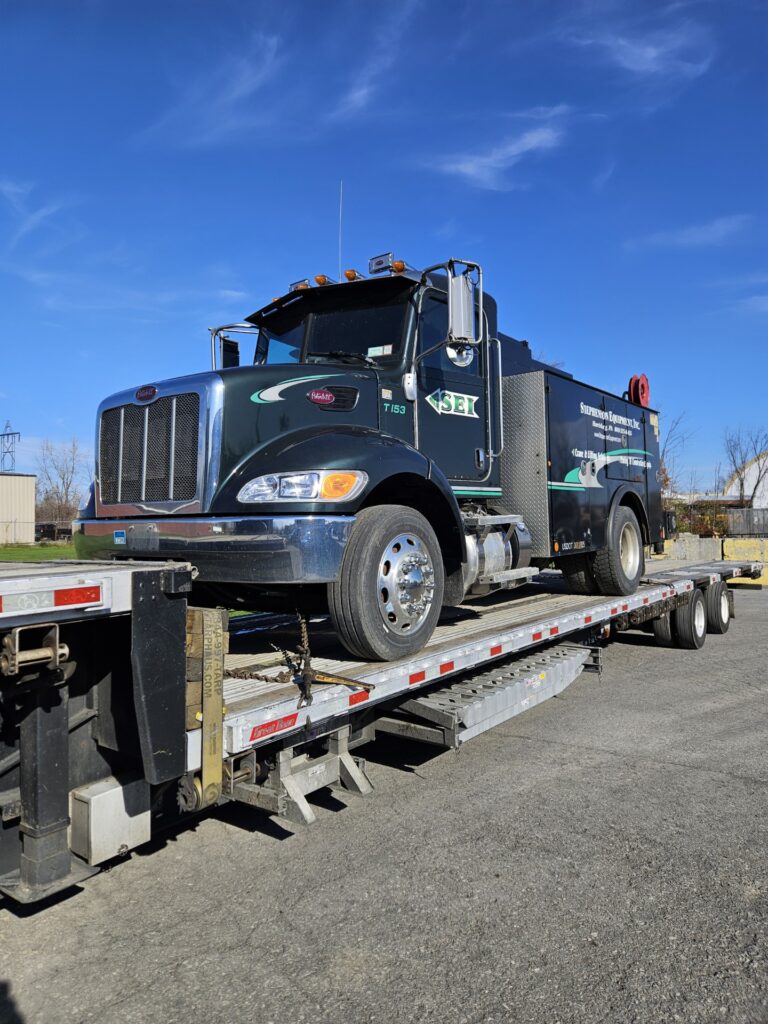 2013 Peterbilt 337 Truck