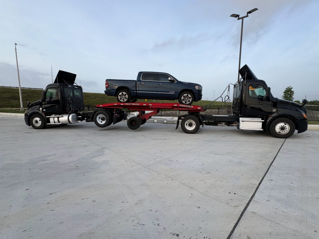 2 - 2019 Freightliner Cascadia Day Cab