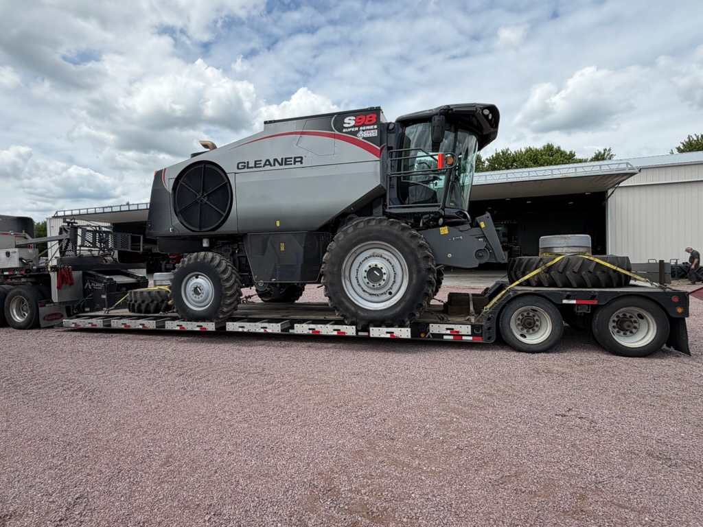 2022 Gleaner S98 Combine