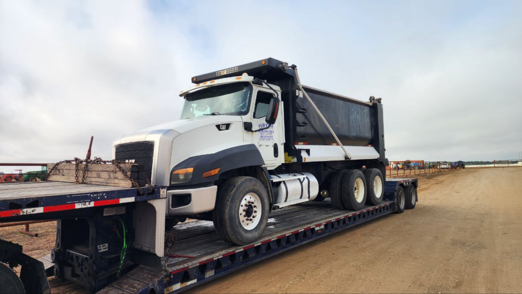 2016 Caterpillar CT660S Dump Truck