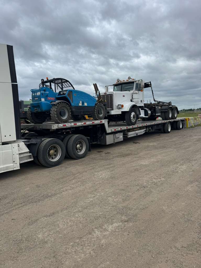 Peterbilt 367 Roll Off Truck and Genie GTH5519 Telehandler