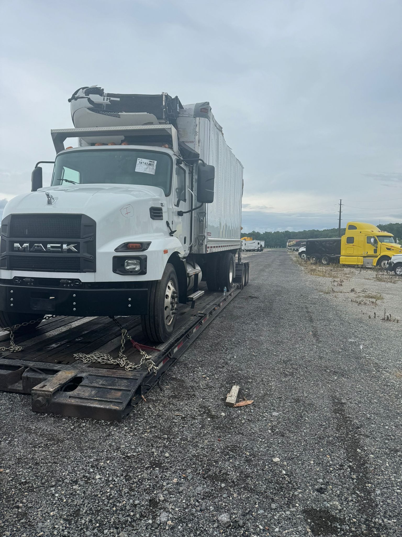 2022 Mack MD6 Box Truck