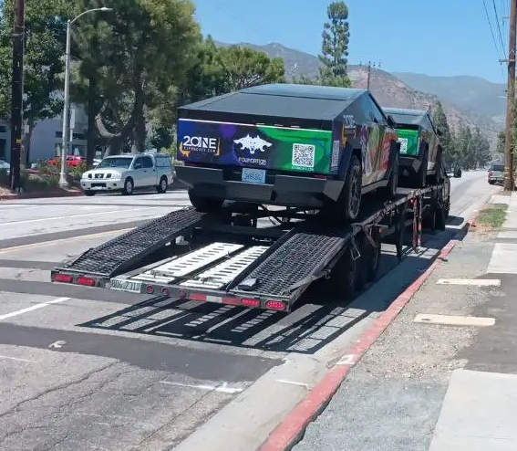 2 Tesla Cyber Trucks