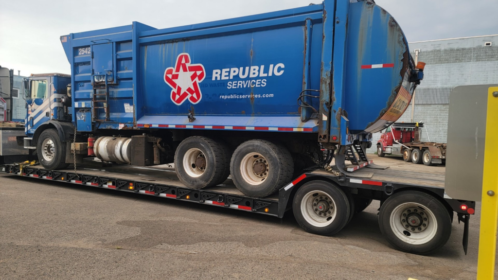 2010 Mack MR688s Garbage Truck
