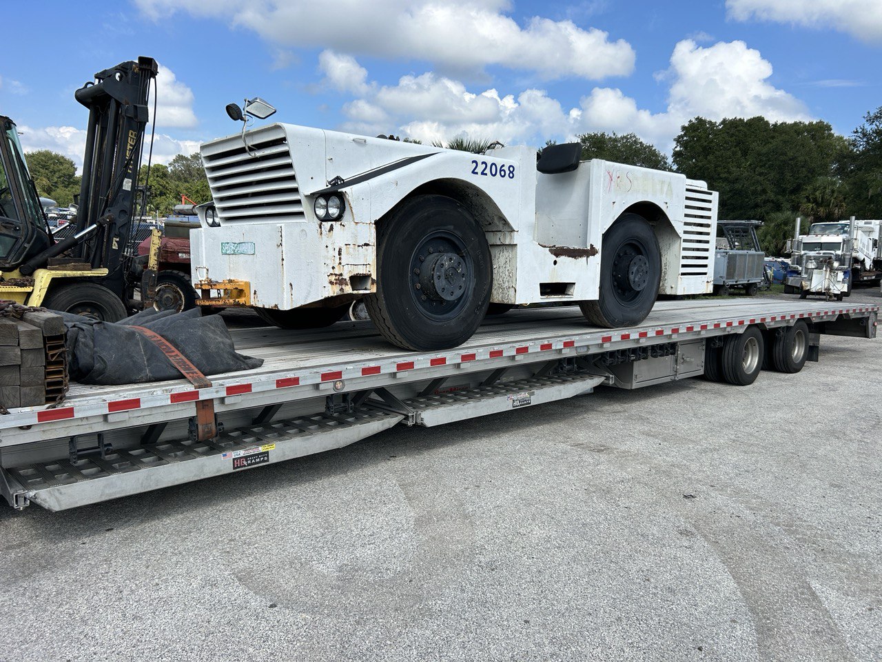 Airport pushback tug