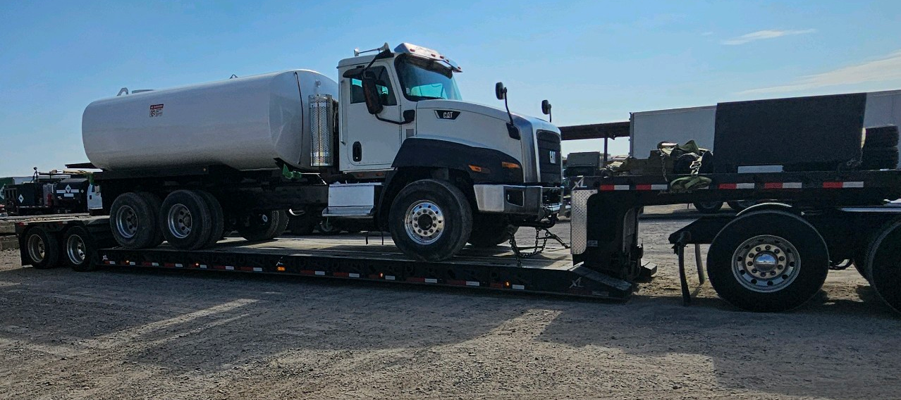 Cat CT660 4000 Gal Water Truck