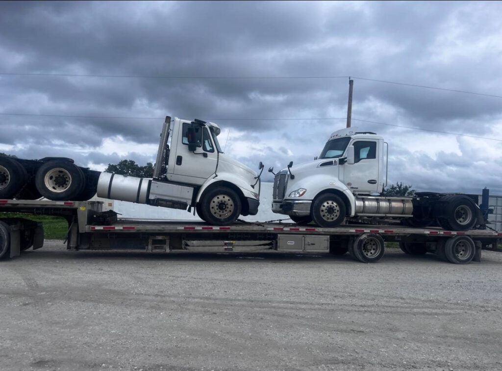 2016 International 8600 Semi Trucks