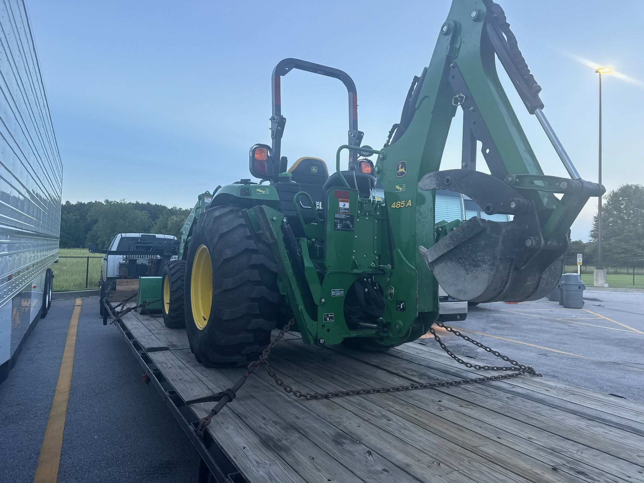 John Deere 485A Backhoe