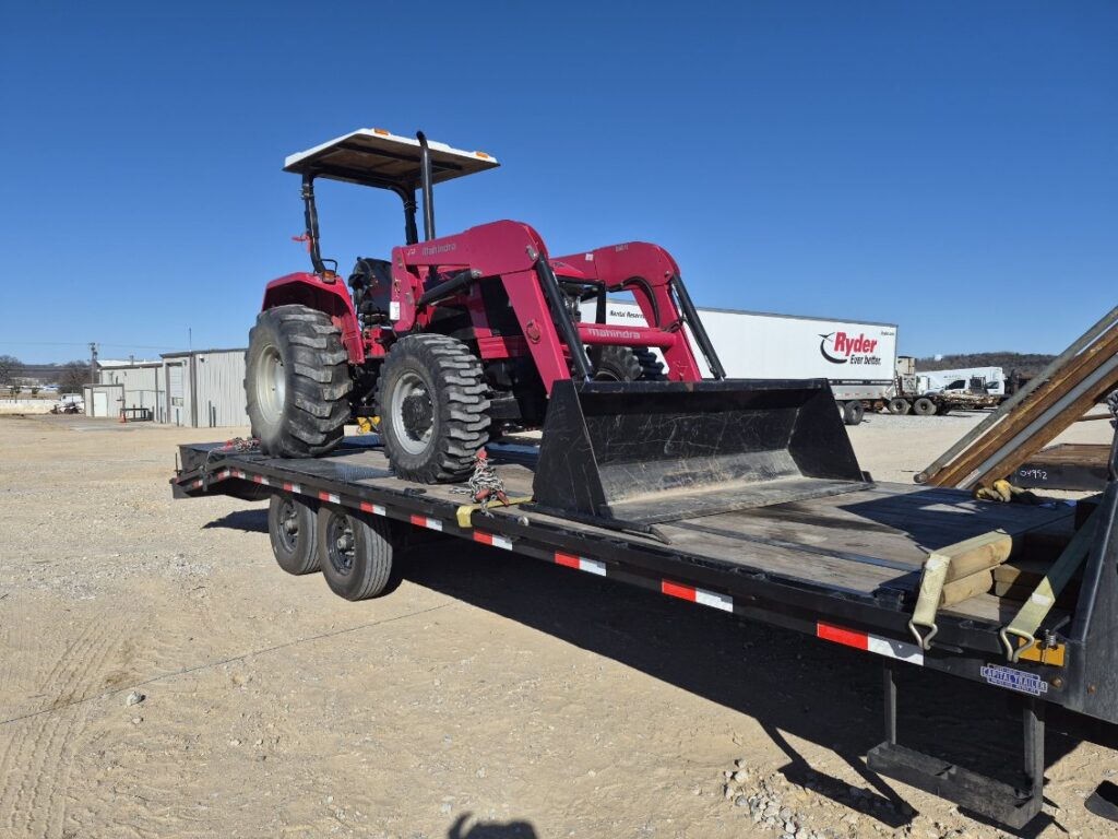 5570 Mahindra Tractor with Front End Loader