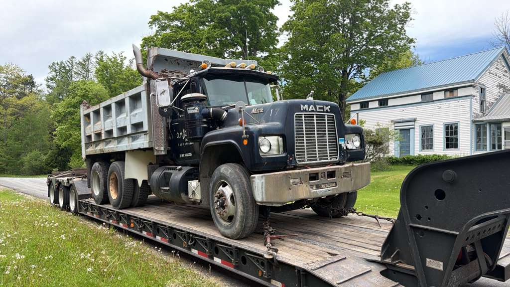 1988 MAC R60 Commercial Truck