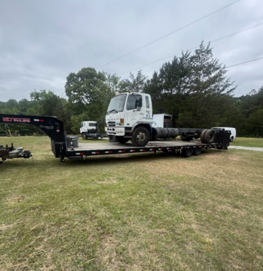 2003 Mitsubishi 31 ft cab Chassis