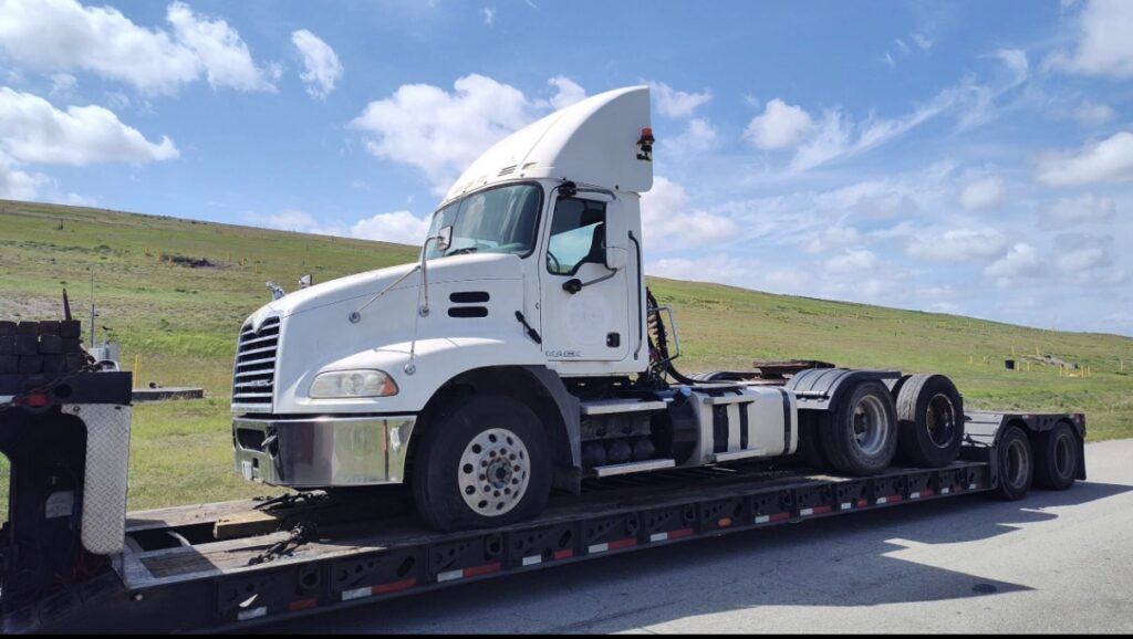 2017 Mack Cux day cab automatic