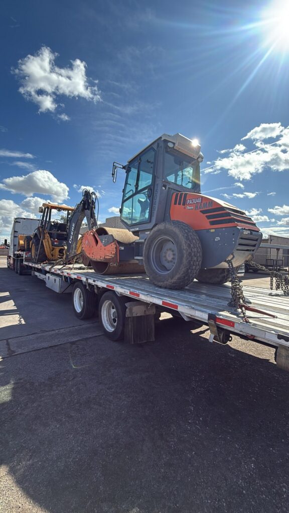 2020 John Deere 410 Backhoe Loader /  2015 Hamm H7isd - Enclosed Roller