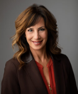 Kelly Coldiron's headshot